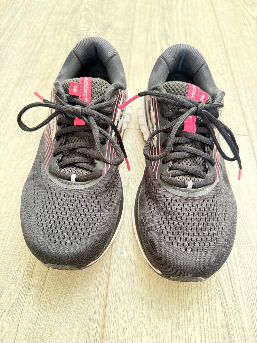 Brooks Women's Extra Wide Black and Pink Running Sneakers Size 8.5